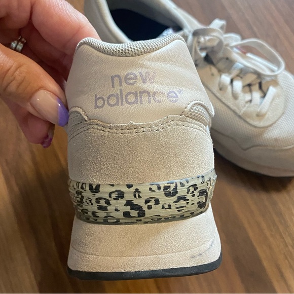 New Balance cream runner with animal print accents size 8.5 - Picture 3 of 5